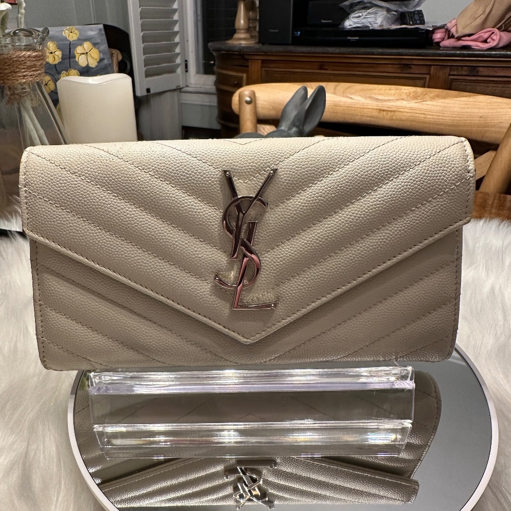 ❌❌❌SOLD❌❌❌YSL RARE Colorway Wallet🤍
